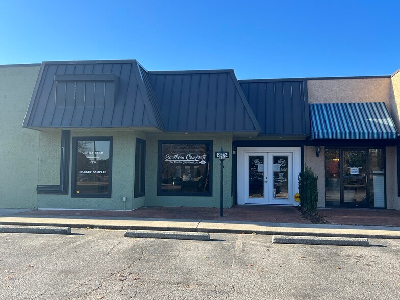 More Photos Of 600-698 E Arlington Blvd, Greenville Unknown For Lease