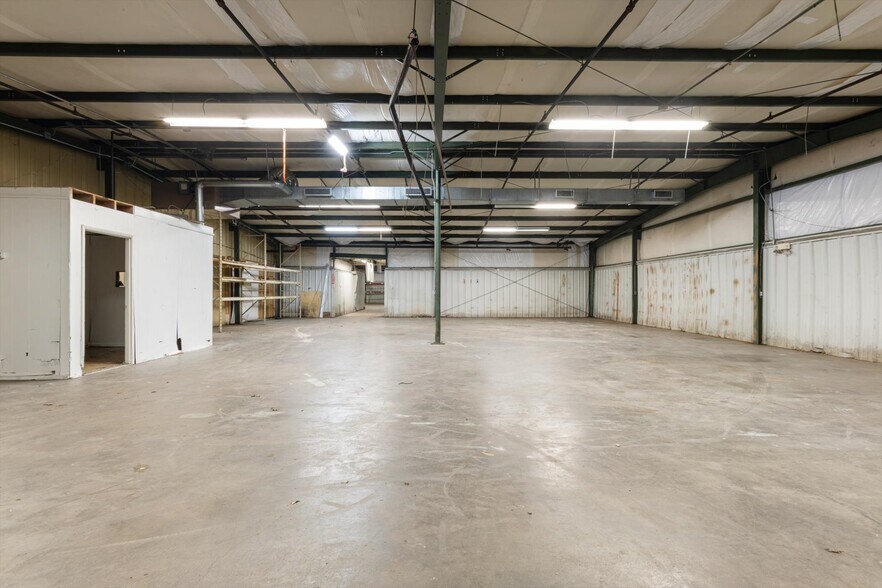 More Photos Of 1811-1813 Old Estill Springs Rd, Tullahoma Warehouse For Sale