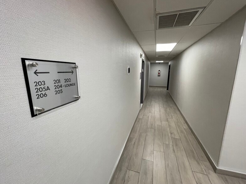 More Photos Of 501 Golden Isles Dr, Hallandale Beach Office For Lease