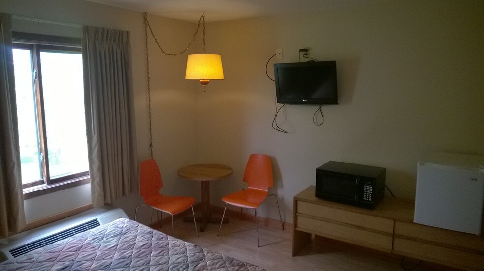 More Photos Of 625 Dodge St, Mineral Point Hotel For Sale