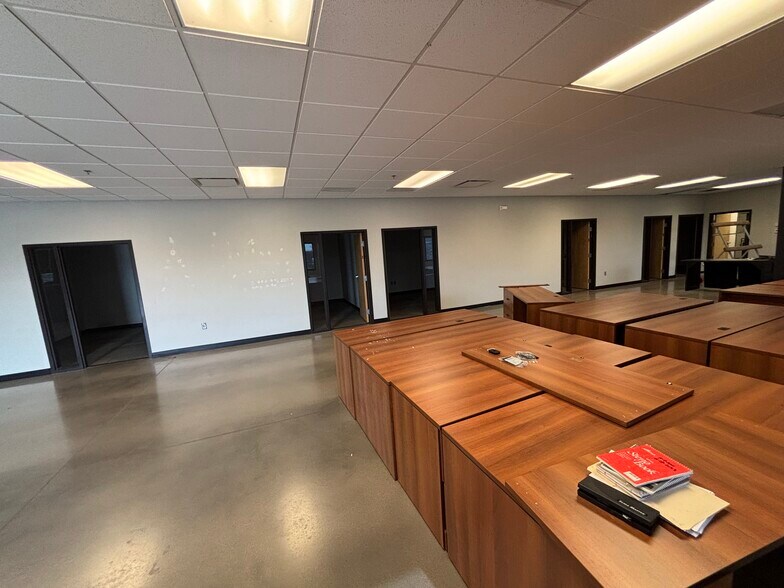 More Photos Of 3370 Drennan Industrial Loop S, Colorado Springs Flex For Lease
