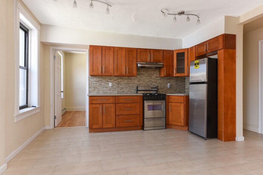 More Photos Of 2296 2nd Ave, New York Multifamily For Sale