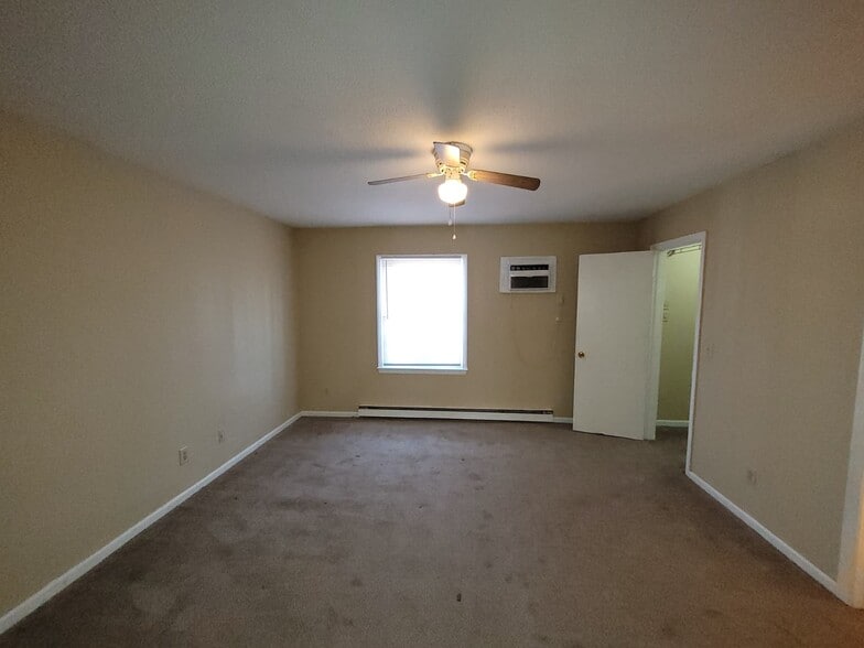 More Photos Of 2003 Woodcrest St, Greensboro Apartments For Sale