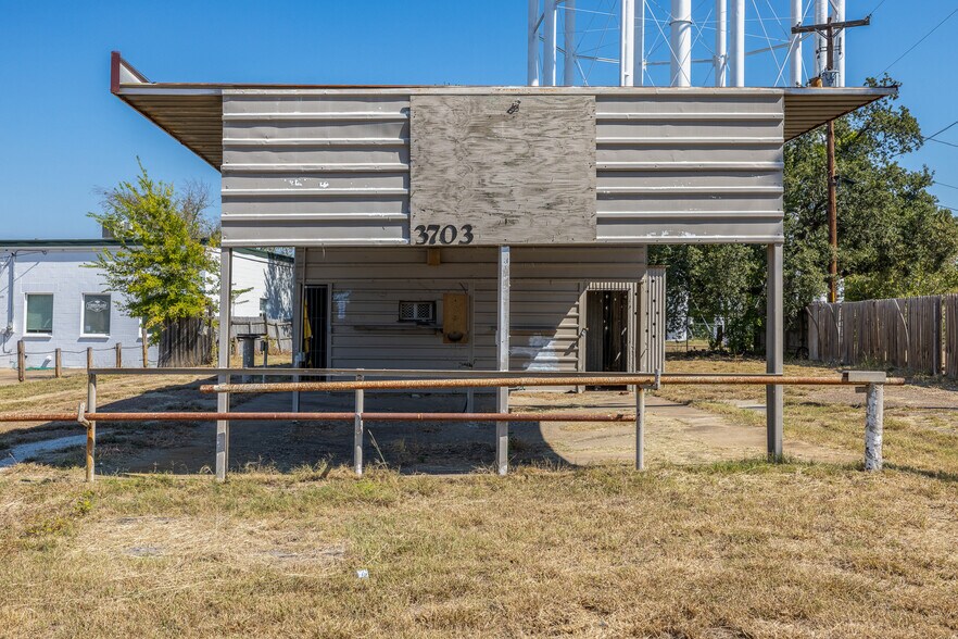 More Photos Of 3703 S College Ave, Bryan Storefront Retail Office For Sale