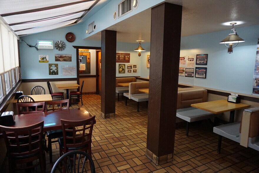 More Photos Of 808 W Vineyard Dr, Kennewick Freestanding For Sale