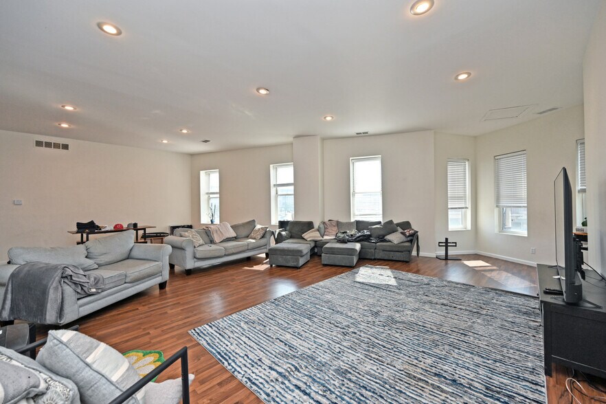 More Photos Of 640 Russell St, Covington Storefront Retail Office For Sale