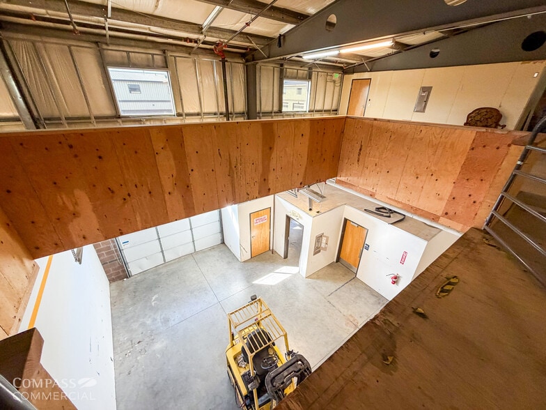 More Photos Of 20802 Sockeye Pl, Bend Industrial For Lease