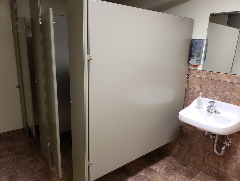 More Photos Of 701 S Crouse Ave, Syracuse Freestanding For Lease