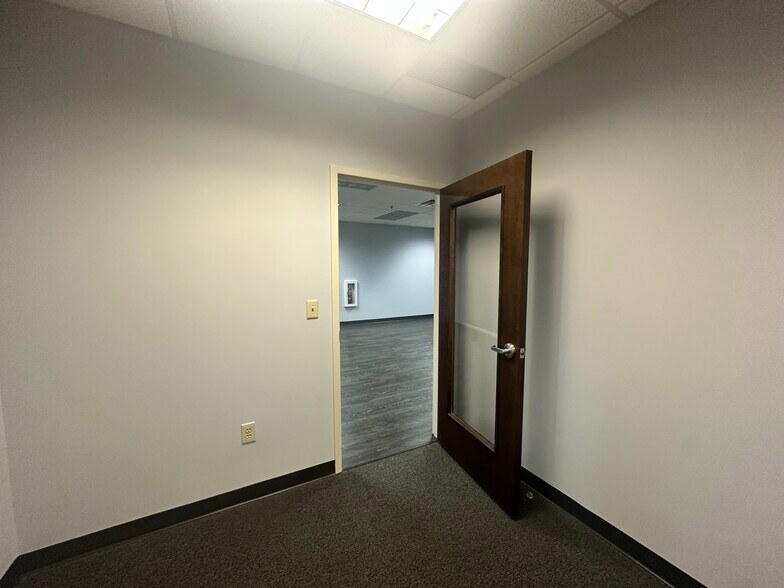 More Photos Of 6525 Shiloh Rd, Alpharetta Office Residential For Sale