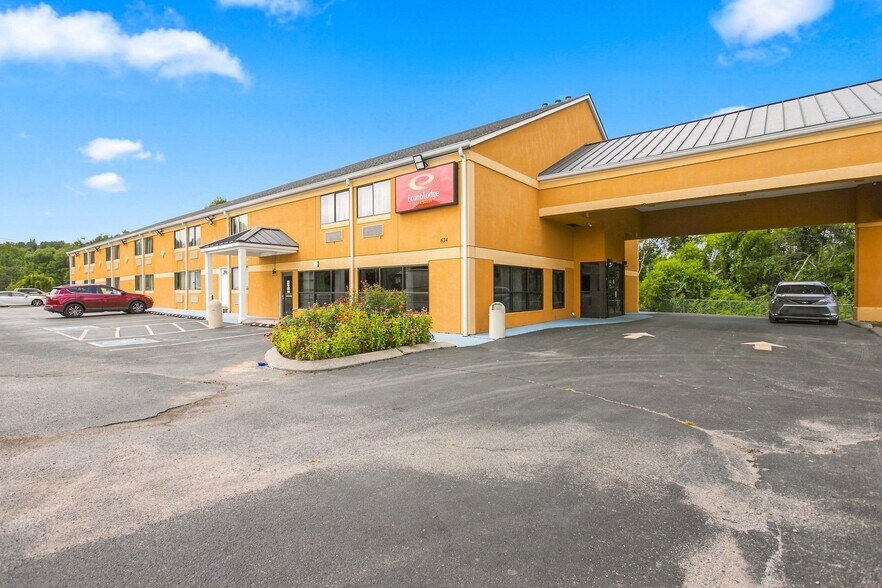 More Photos Of 634 David St, Centerville Hotel For Sale