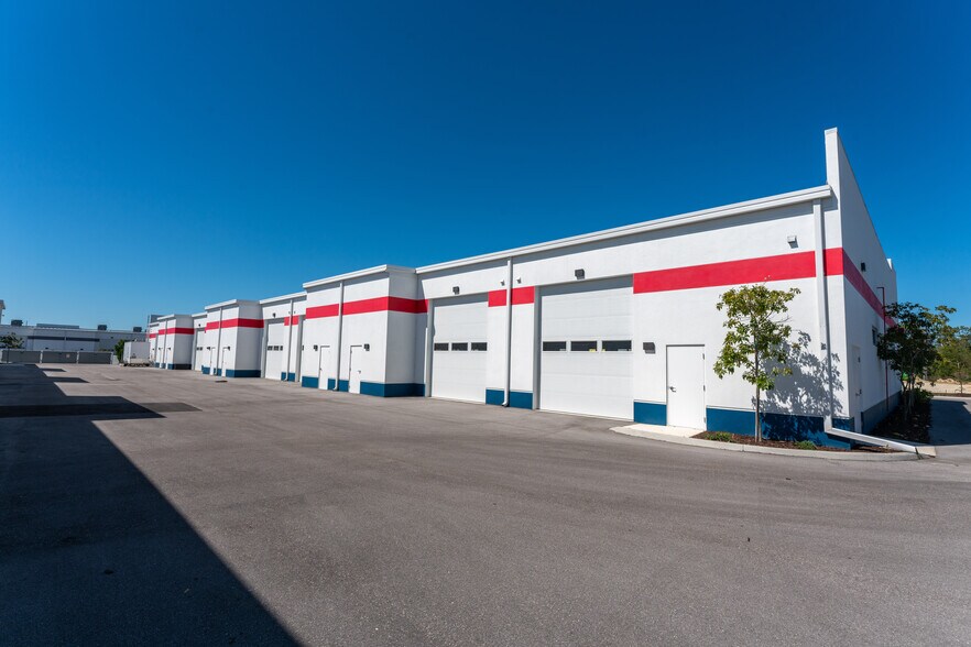 More Photos Of 16350 Innovation Ln, Fort Myers Light Distribution For Lease