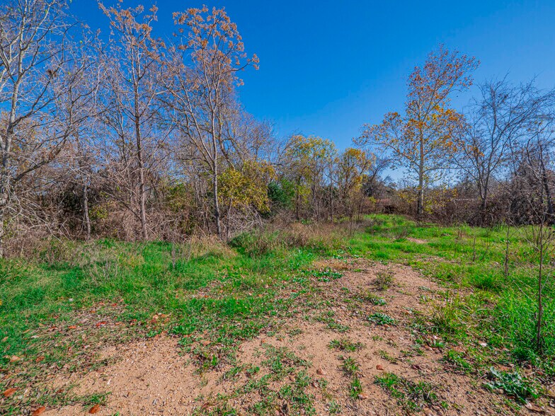 More Photos Of 1561 Pierce Street, Luling Land For Sale