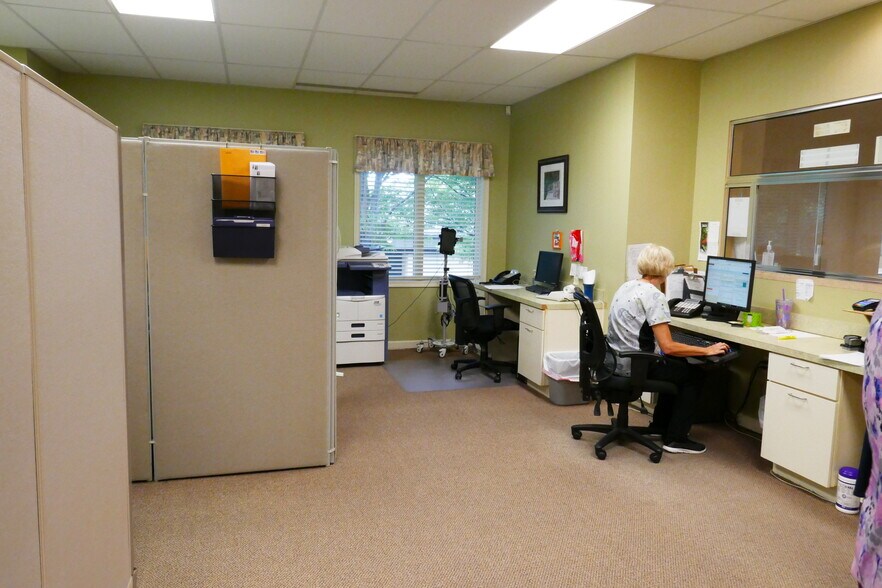 More Photos Of 142 Linden Dr, Winchester Office For Sale