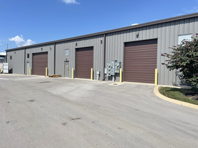 More Photos Of 802 N Cumberland St, Lebanon Light Distribution For Lease