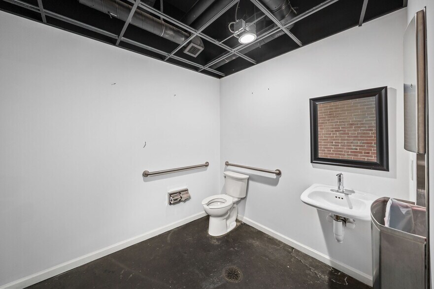 More Photos Of 511 N Garrison Ave, Saint Louis Office For Lease