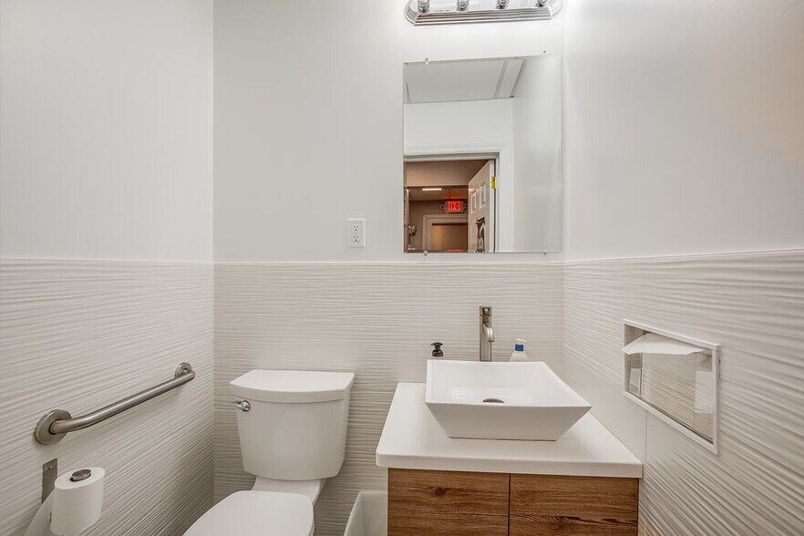 More Photos Of 181 Main St, Huntington Medical For Lease