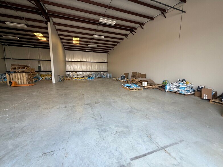 More Photos Of 21627 Rhodes Rd, Spring Warehouse For Lease