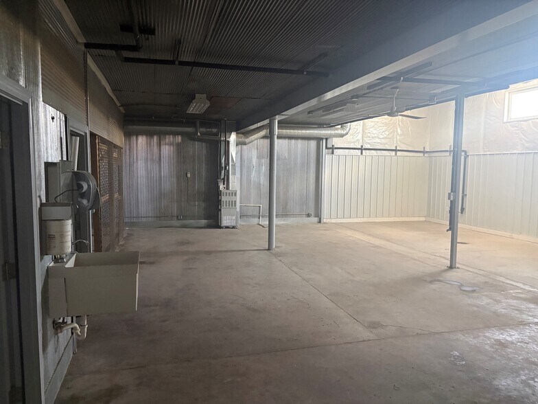 More Photos Of 1698 E Davis Dr, Terre Haute Warehouse For Lease
