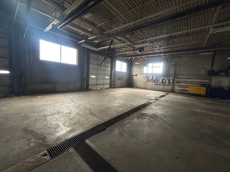 More Photos Of 570 Hardman Ave S, South Saint Paul Distribution For Sale