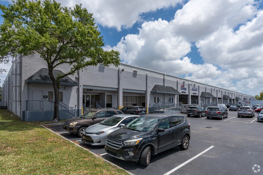 Primary Photo Of 2101-2163 NW 79th Ave, Doral Warehouse For Lease