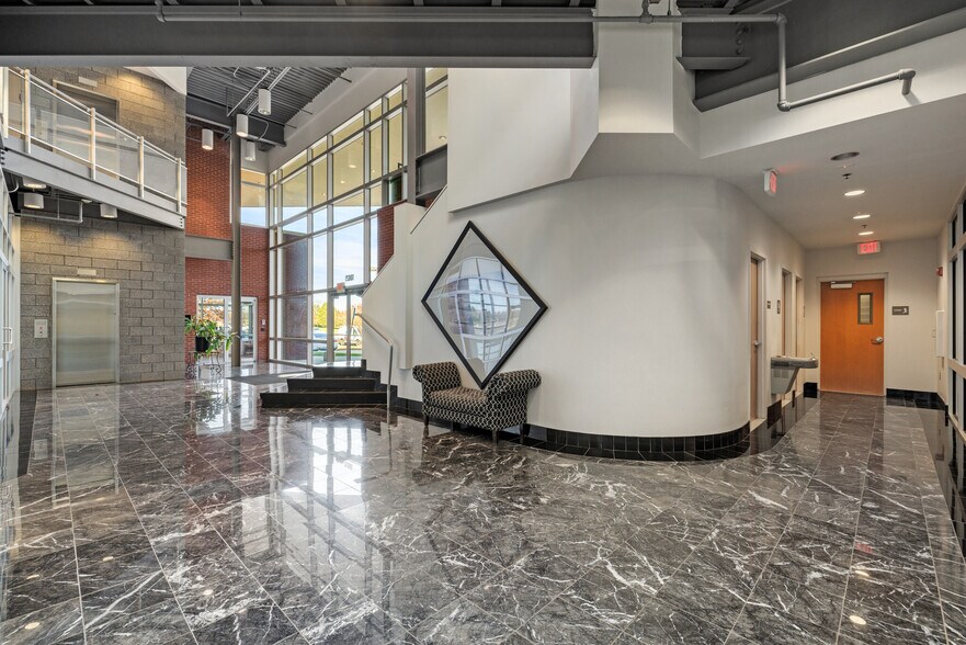 More Photos Of 10621 Gateway Blvd, Manassas Office For Lease