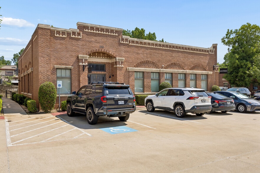 More Photos Of 118 Lynn Ave, Lewisville Office For Sale