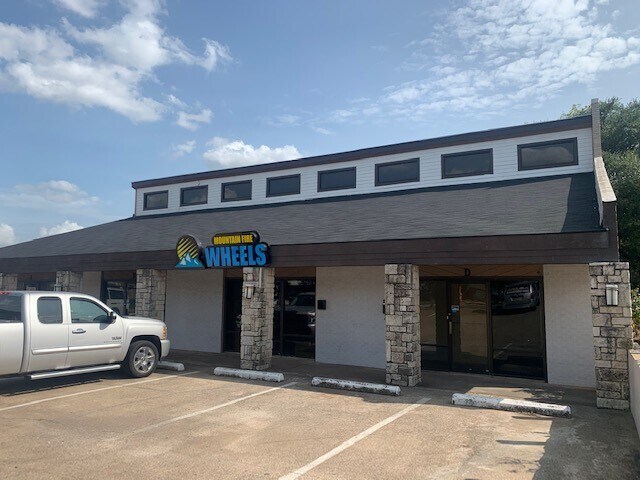 More Photos Of 760 E Pipeline Rd, Hurst Storefront For Lease
