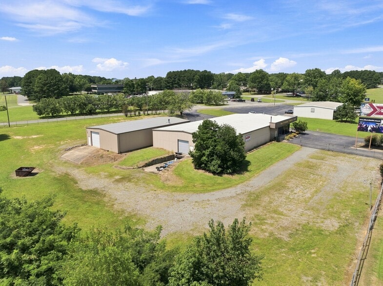 More Photos Of 3267 US Highway 431, Albertville Showroom For Sale