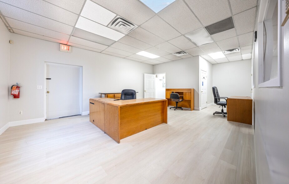More Photos Of 2250 Pontiac Rd, Auburn Hills Office For Lease