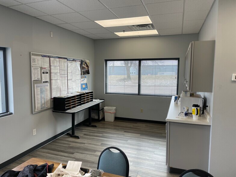 More Photos Of 3408 101st St, Urbandale Truck Terminal For Sale