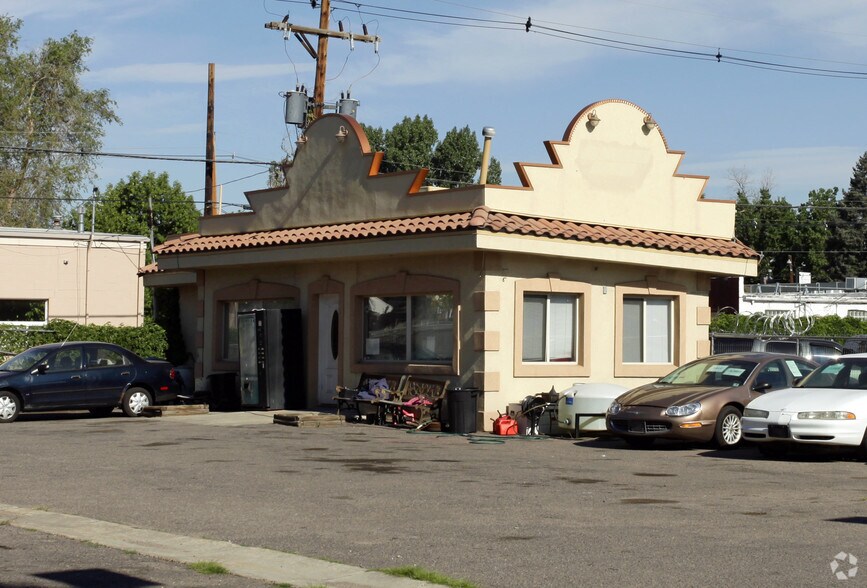 Primary Photo Of 3247 S Broadway St, Englewood Auto Dealership For Lease