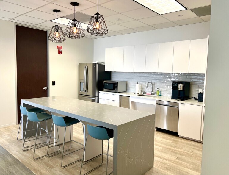 More Photos Of 3 Greenway Plz, Houston Office For Lease