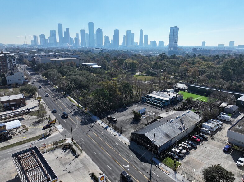 More Photos Of 2735 Washington Ave, Houston Freestanding For Lease
