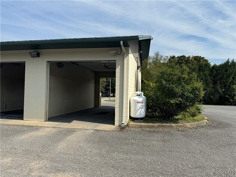 More Photos Of 9507 Harden Blvd, Camden Carwash For Sale