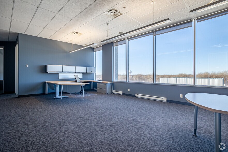 More Photos Of 2250 Boul Alfred-Nobel, Montréal Office For Lease