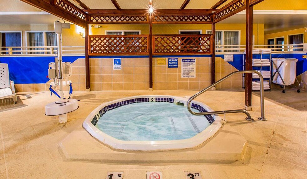 More Photos Of 300 S Highway 13, Craig Hotel For Sale