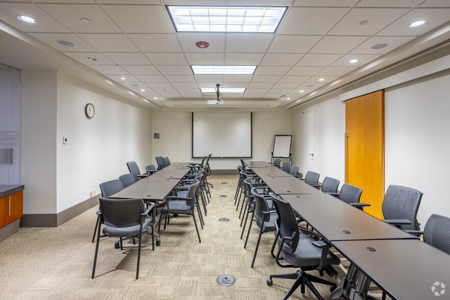 More Photos Of 6715 8th St NE, Calgary Office For Lease