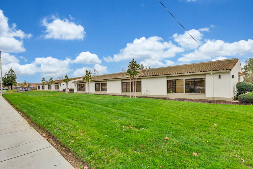 More Photos Of 8788 Elk Grove Blvd, Elk Grove Unknown For Lease