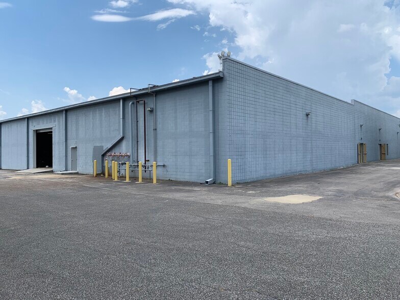 More Photos Of 2800 S MacArthur Dr, Alexandria Light Distribution For Lease