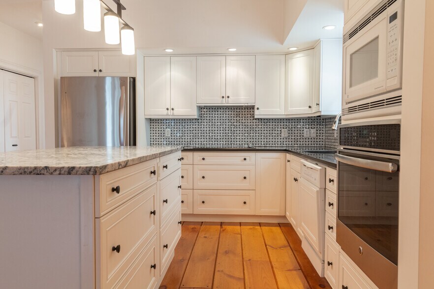 More Photos Of 72 Main St, Wiscasset Storefront Retail Residential For Sale