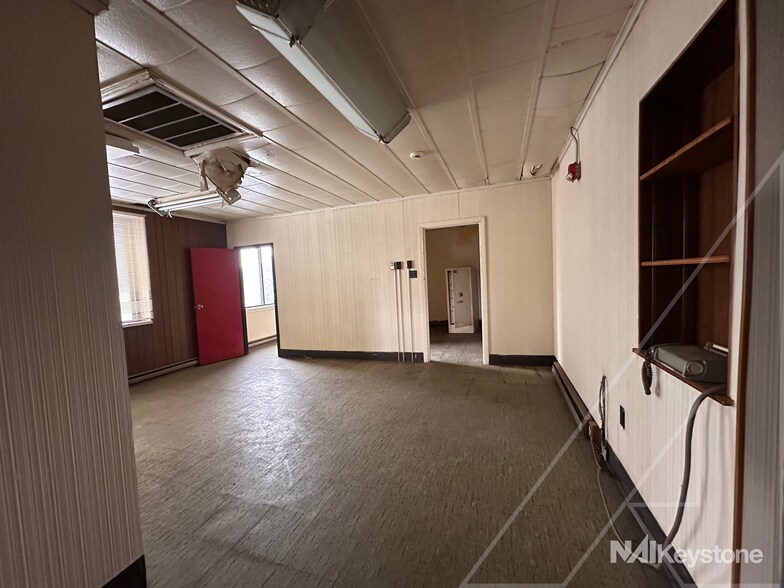 More Photos Of 64 Morgantown Rd, Reading Warehouse For Lease