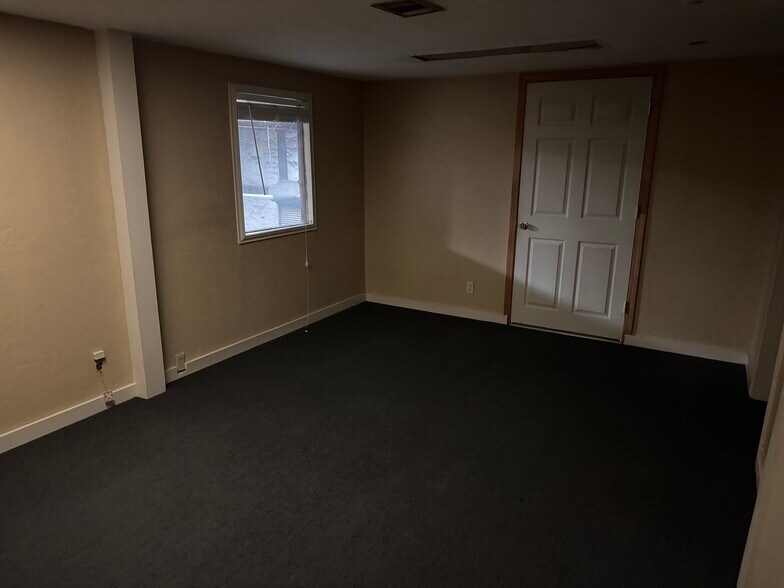 More Photos Of 4745 Fannett Rd, Beaumont Industrial For Lease