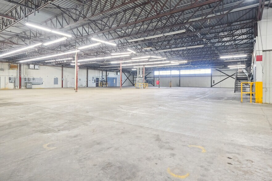 More Photos Of 800 Rue Pierre-Caisse, Saint-jean-sur-richelieu Manufacturing For Lease