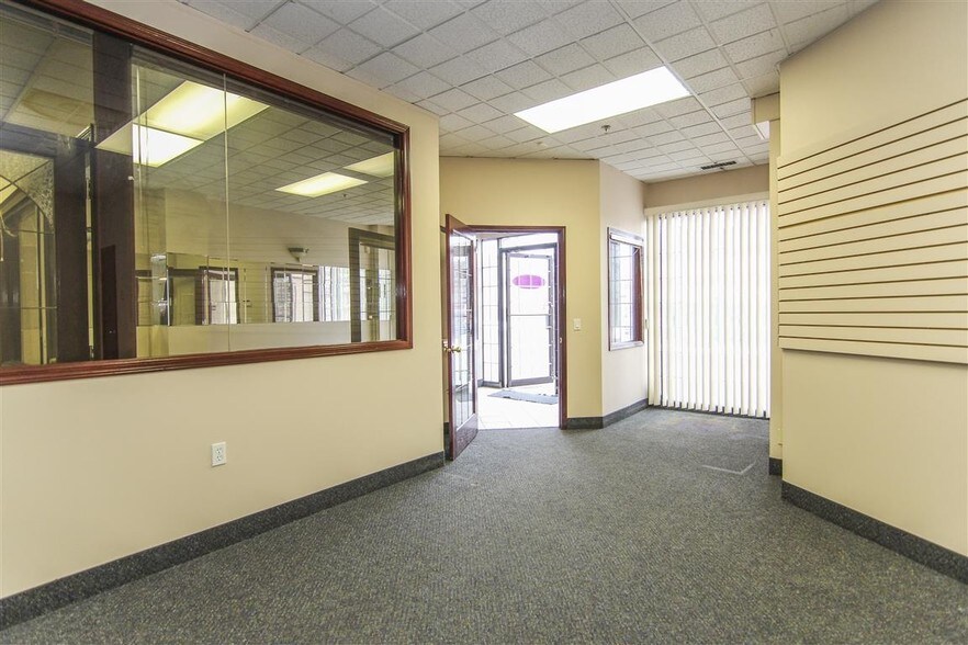 More Photos Of 1015 Centre St NW, Calgary Storefront Retail Residential For Sale