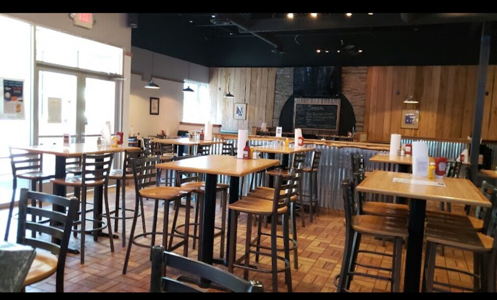 More Photos Of 310-390 El Dorado Dr, Jordan Unknown For Lease