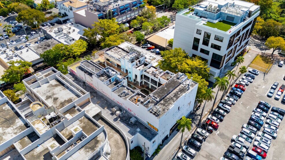 More Photos Of 3120-3138 Commodore Plz, Coconut Grove General Retail For Sale