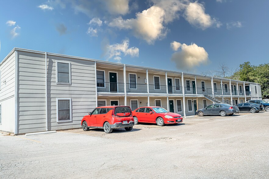 More Photos Of 5111 Interstate 35 N, Waco Apartments For Sale