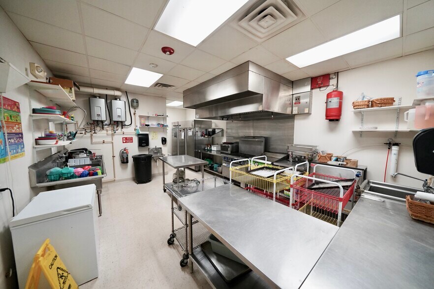More Photos Of 21 North St, Hartly General Retail For Sale