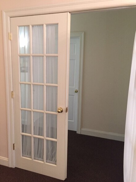 More Photos Of 56 Main St, Southampton Office For Lease