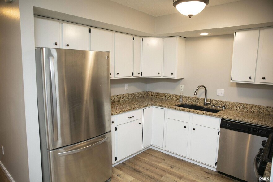 More Photos Of 987 Clock Tower Dr, Springfield Apartments For Sale